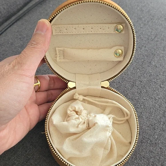 Sezane Jewelry Case - Picture 4 of 5